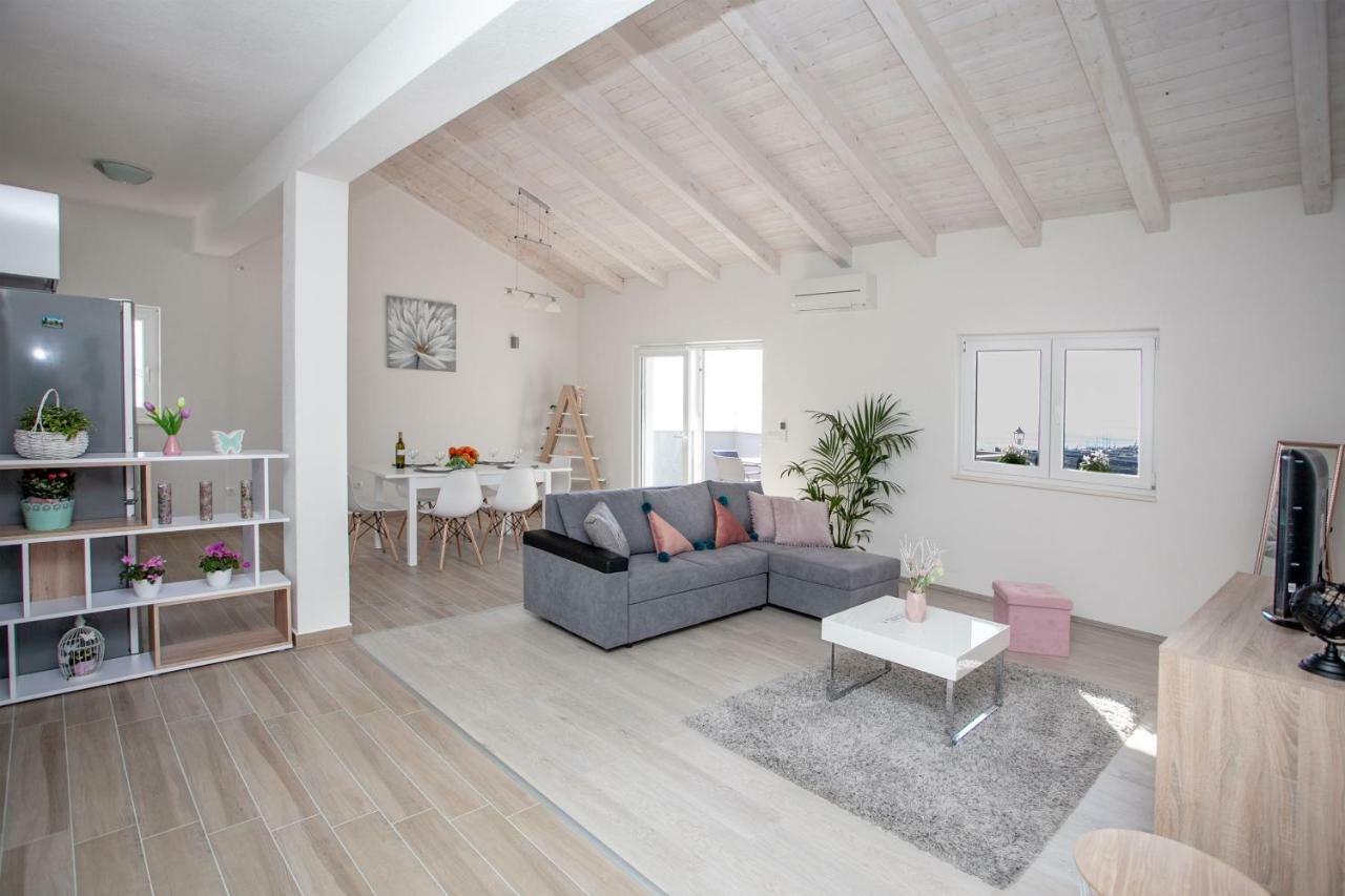 Luxury Sea View Apartment イェセニツェ エクステリア 写真